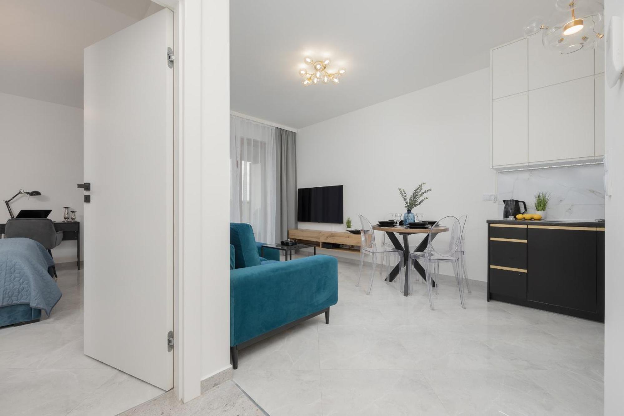 Apartment With Balcony & Parking In Warsaw By Noclegi Renters Exterior photo